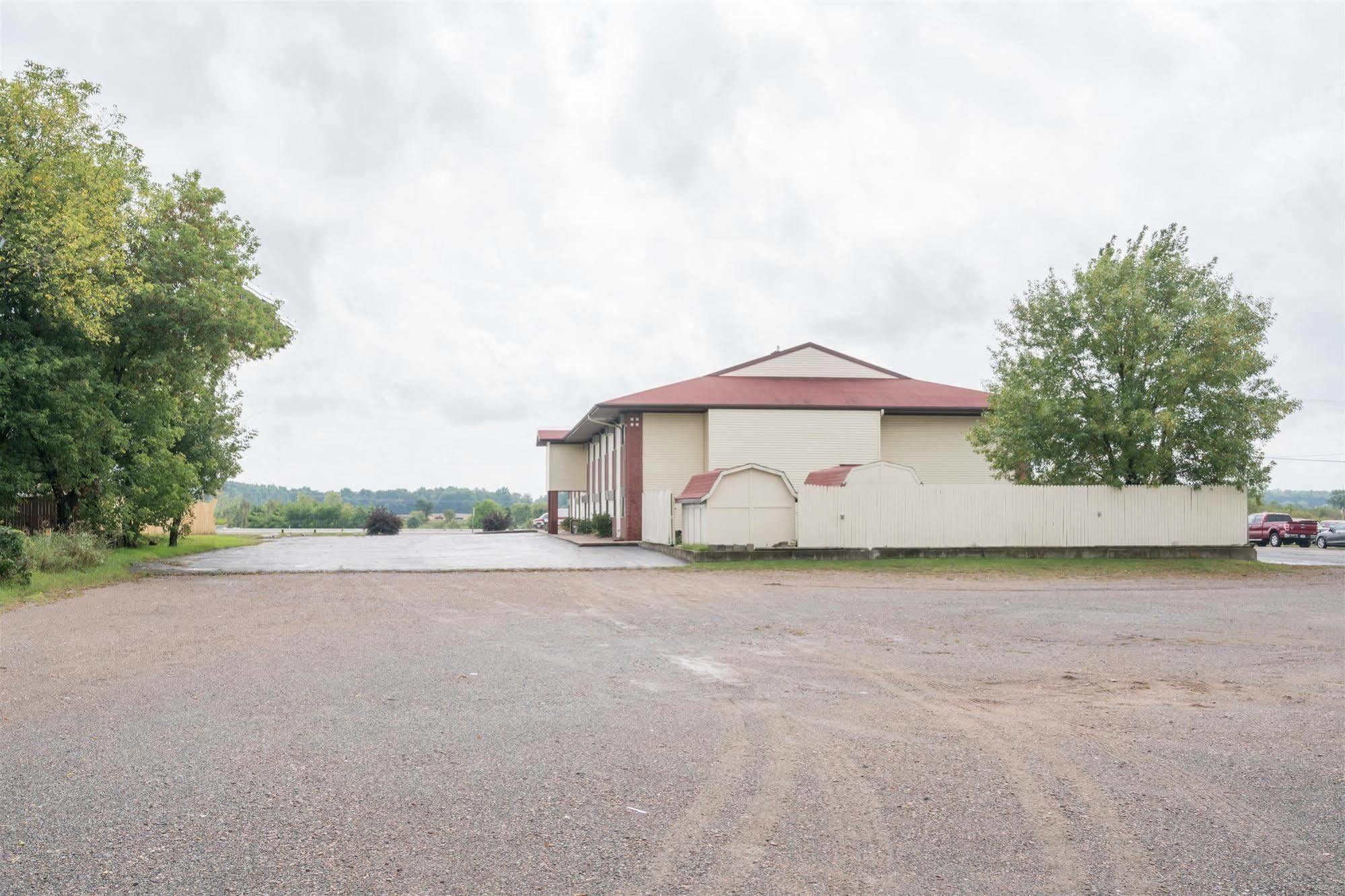 Super 8 By Wyndham Eau Claire I-94 Motel Exterior foto